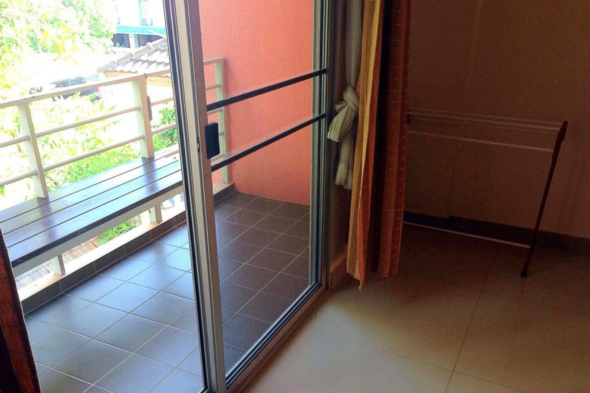 At Thapae Guest House Chiang Mai Exterior photo
